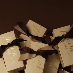 Boîte cadeau de mariage en relief avec <span class=keywords><strong>avantage</strong></span> UV, boîtes à bonbons, chocolats, friandises d'anniversaire avec ruban à des fins décoratives - Product Image 2