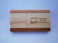 Respetuoso con el medio ambiente Diseño único 1GB-64GB Interfaz USB 2,0 Disco U de madera Nuevo Flash Chip Opciones de libro Almacenamiento Unidades flash