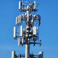 Mât monopole radio en acier galvanisé de 20 mètres UHF/VHF pour accessoires de télécommunication par satellite Wi-Fi