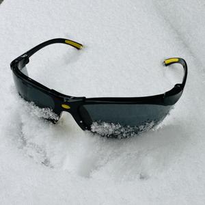 نظارات السلامة من الكمبيوتر الصناعي المضاد بالأشعة البنفسجية من الصين ، نظارات حماية بلاستيكية مرنة مضادة للانزلاق لحجب ضوء الأشعة تحت البنفسجية والليزر - Product Image 1