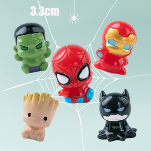 Mini Statuette in Resina di Supereroi alla Moda: <span class=keywords><strong>Spiderman</strong></span>, Ironman, 2 Pollici, in Sacchetto Sorpresa, Giocattoli per Bambini, Ideali per Riempire le Uova di Pasqua - Product Image 1