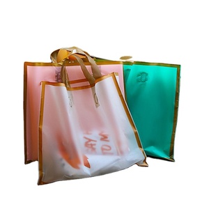 Logo personalizzato fabbrica eco-friendly stampato di alta qualità vestiti di plastica poliestere imballaggio Tote Bag Shopping regalo sacchetti con la mano - Product Image 1