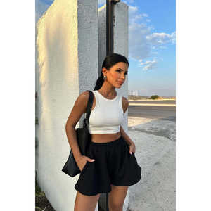 Shorts de sport basiques noirs taille XS en tissu éponge, styles biker et sweat, en matière élasthanne extensible - Product Image 1