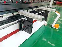 CT12 4 + 1 eksen denetleyicisi ile CNC hidrolik makas pres bükme makinesi özelleştirilmiş abkant pres makinesi