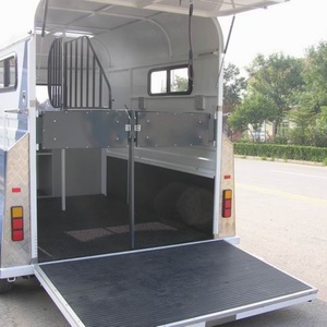 Remorque de luxe pour 2 chevaux à chargement oblique, remorque alimentaire tractable avec auvent rétractable, construction en acier allié, multifonctionnelle à 4 roues - Product Image 3