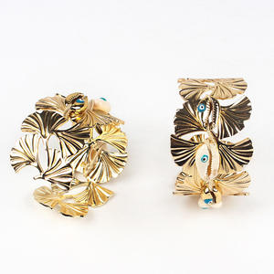 Pulsera de alta gama más vendida: Brazalete de hoja de diseño ancho con apertura exagerada y pulsera de concha trenzada exótica - Product Image 6