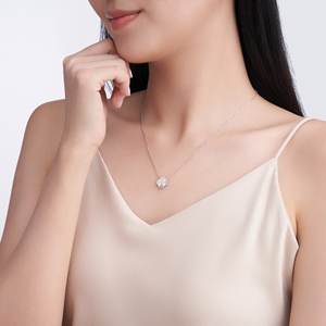 Collar de Plata de Ley S925 con baño de Rodio, Trébol de Cuatro Hojas, Colgante Floral Láser, Cadena de Clavícula de Lujo Ligero, Regalo para Fiesta - Product Image 5