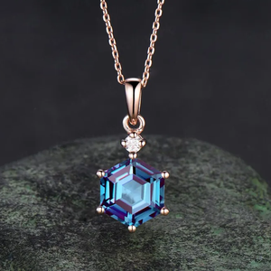 Collar de Alejandrita de corte hexagonal de plata 925 personalizado y collar de Alejandrita de laboratorio joyería de lujo de moda para mujer - Product Image 1