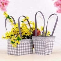 Vente en gros, paniers de fleurs suspendus en carton de luxe de haute qualité pour décoration Offre Spéciale panier de fleurs de mariage avec poignée