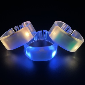 RICHSHINING Logo personalizzato programmabile telecomando LED bracciale Multi colore LED lampeggiante braccialetto per concerti festa - Product Image 3