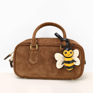 Novedad: Colgante para bolso hecho a mano — Lindo colgante de abeja de dibujos animados en 3D, hecho de cuero de cabra - Product Image 5