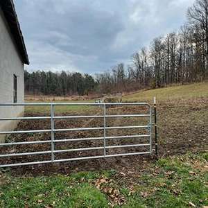 Postes de Acero Pintados de Verde para Cercas Agrícolas de 6, 7 y 8 Pies para Campos y Granjas - Product Image 6