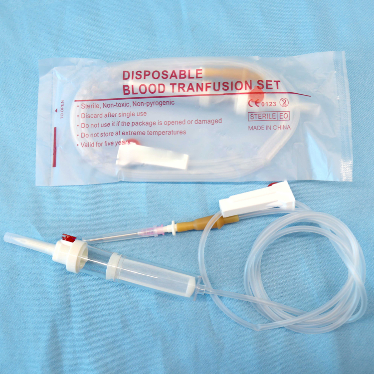 Consumibles médicos juego de transfusión de sangre desechables CE ISO juego de transfusión de sangre con aguja para suero