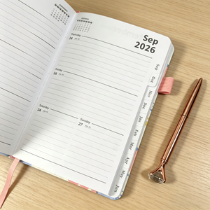 Agenda Personalizada A5 con Tapa Dura, Cuaderno Académico para el Año 2026-2027, Cubierta de Cuero PU, Cierre Elástico y Diseño con Bolsillo - Product Image 4