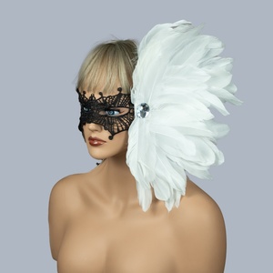 Topeng Burung Berbulu yang Unik dengan Detail Rumit, Sempurna untuk Cosplay Fantasi, Teater, dan Fotografi Artistik - Product Image 6