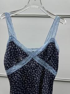 Débardeur sans manches pour femme, style vintage, pour soirée d'été, style 'Hot Girl' et 'Pure Desire', col en V profond, avec empiècements en dentelle et imprimé floral, coupe ajustée - Product Image 5