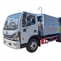 Camion poubelle compactable avec benne capable de suspendre deux bacs à déchets en plastique de 240 L