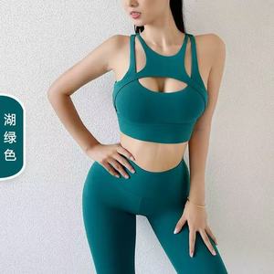 Conjunto Deportivo de Yoga para Mujer, de Alta Calidad, Transpirable y Ligero, con Top Deportivo y Leggings de Alta Elasticidad, para Uso Diario en el Gimnasio, Color Sólido, Pantalones Cortos - Product Image 6