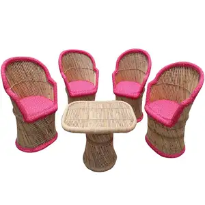 Divani in pelle rosa in stile 2024 lusso Set di 4 sedie con tavolino da caffè in Rattan Set da giardino in bambù