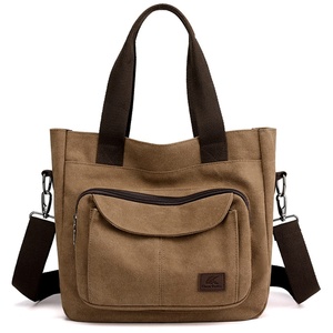Sacs fourre-tout ajustables à bandoulière avec broderie – Imperméables et portables, fermeture éclair sécurisée, sangle confortable pour une utilisation nomade - Product Image 5