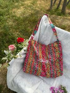 Bolsa de Compras Tipo Tote con Diseño Floral Retro, Gran Capacidad, Lona de Algodón Estampada, Bolsa de Hombro Cruzada para Damas - Product Image 2