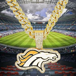 NFL denver Broncos ทีมฟุตบอลสร้อยคอแชมป์กีฬาจี้วิบวับสำหรับทุกเพศจี้เคลือบทองโลหะผสมพร้อมสายโซ่ - Product Image 1