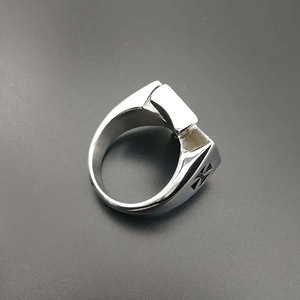 Anillo Cruzado Punk Retro y único de Yunnique, Joyería Plateada para Hombre, Diseño de Cruz Alemana, Anillos de Moda para Regalo - Product Image 4