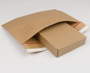 Enveloppes en papier kraft biodégradables personnalisées pour envoi postal express avec poignée - Product Image 5