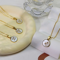 Collier pendentif chaîne sportive en acier inoxydable plaqué or 18 carats avec signes du zodiaque en coquillage blanc MW Twelve