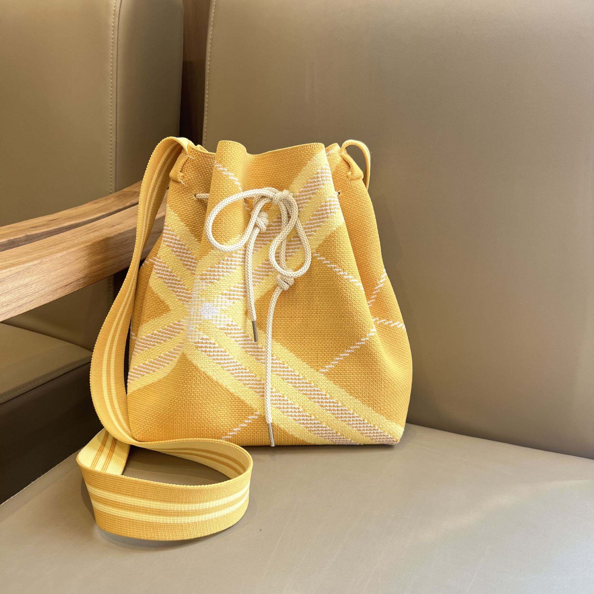 Striped yellow - 26x30