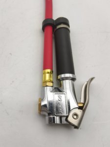 Manomètre à pneus tout en métal avec tuyau anti-explosion épais -20 ℃ ~60 ℃   Résistant aux conditions d'atelier difficiles Prix de gros - Product Image 4