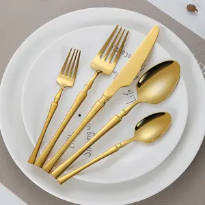 Venta al por mayor cuchillo cuchara y tenedor cubiertos de plata de acero inoxidable juego de cubiertos de oro para el hogar