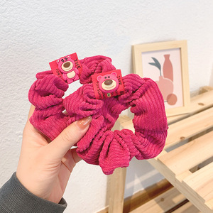Coletero de pelo de felpa con diseño de oso fresa y huevo revuelto, diadema de pana coreana Dongdaemun, coletero de pelo versátil color pitaya - Product Image 3