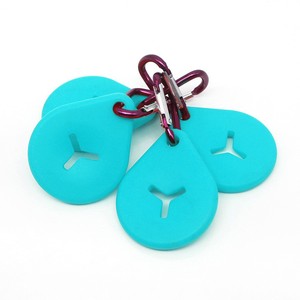 Porta Bolsas de Excremento para Mascotas, Multicolor, Simple, Portátil, de PVC, con Clip para Llavero - Product Image 4