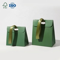 Europäische Moderne Minimalistische Weiße Karton-Geschenktüte mit Geprägter Schleife und Bandgriff für Süßigkeiten