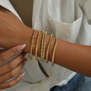 Bracciale in Acciaio Inossidabile Placcato Oro PVD con Zirconi, Bracciale a Forma di Cuore, <span class=keywords><strong>Quadrifoglio</strong></span>, Set di Bracciali Geometrici Rotondi - Product Image 3