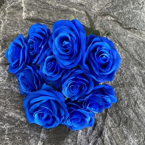 Centre de table entièrement garni de fleurs artificielles rouges, 10 grandes roses - Product Image 3