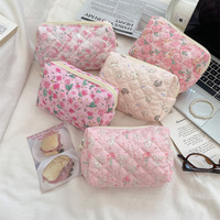 Tas Kosmetik Quilted Motif Bunga Segar Pasokan Pabrik, Tempat Pensil Zipper, Dompet Anime Kartun, Tas Penyimpanan Skincare Lucu