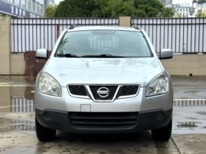 Léger et agile, <span class=keywords><strong>Qashqai</strong></span> <span class=keywords><strong>2011</strong></span>, 1.6L, manuel, <span class=keywords><strong>2</strong></span> roues motrices, conduite à gauche, jantes R16, intérieur en tissu foncé, espace surprenant, SUV urbain parfait pour les budgets serrés - Product Image 2