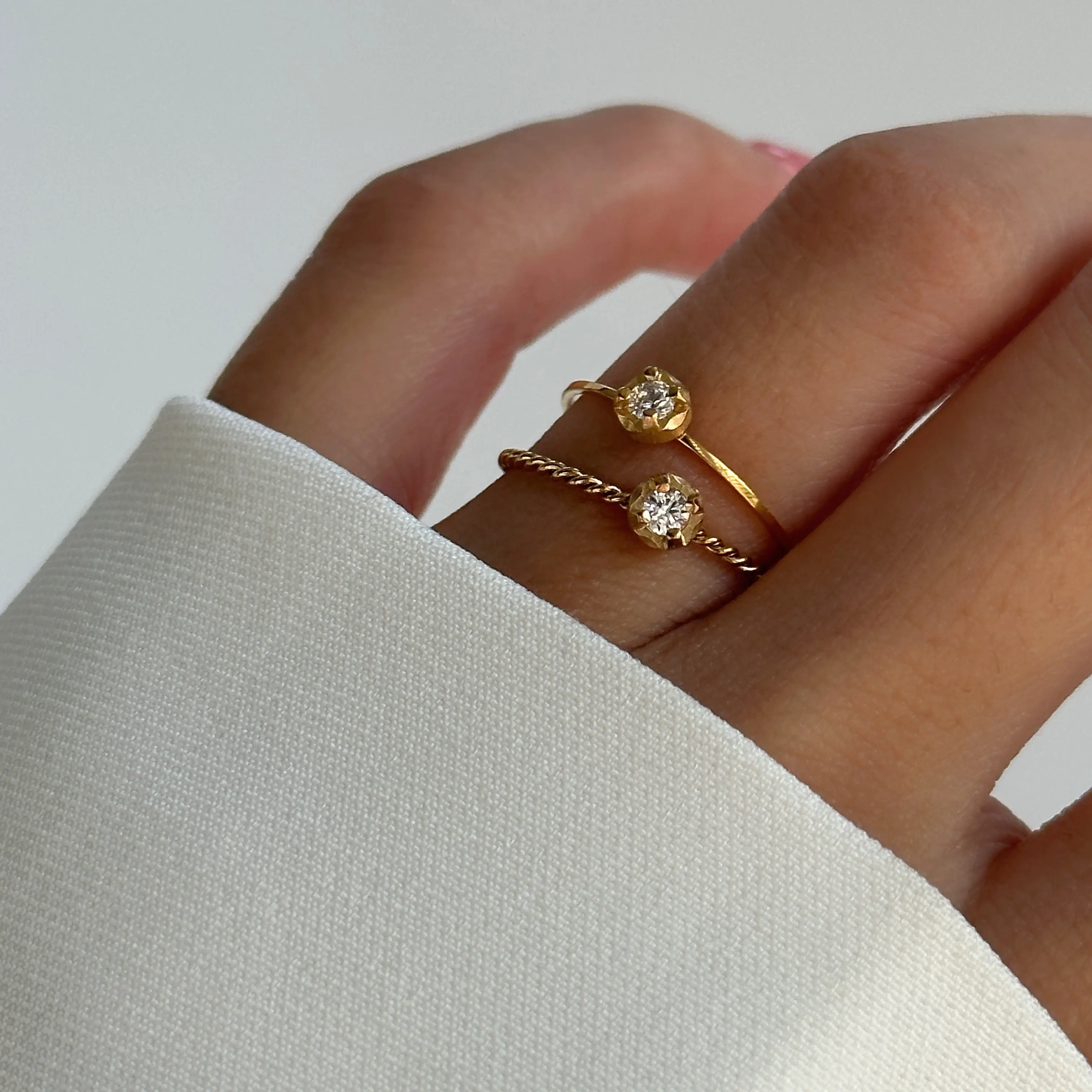 Dazan แหวนชุบทอง18K ทำจากสเตนเลสสตีลสำหรับผู้หญิงแหวนดีไซน์2ชิ้นทำจากเพทายสำหรับฤดูใบไม้ร่วงและฤดูหนาว