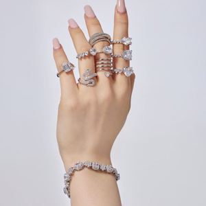 Dylam, fabricant de bijoux élégants et tendance en argent S925, plaqué rhodium, anneaux géométriques multicouches en zircone 5A pour femmes - Product Image 2
