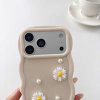 Coque de téléphone DIY élégante et coquette à bords ondulés avec marguerites 3D et perles pour iPhone 17 18 Pro Max 16 15 14, avec dragonne à nœud perlé et protection intégrale