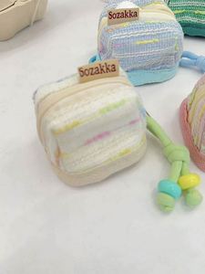 Étui à écouteurs pliable portable mignon en polyester 100%, porte-monnaie, sac de rangement pour clés et bijoux, pochette pour femmes et filles, sac de voyage kawaii - Product Image 2