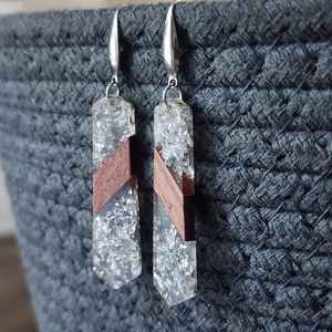 Pendientes Ligeros de Resina y Madera, Joyería Bohemia Hecha a Mano, Diseño Inspirado en la Naturaleza, Regalo Perfecto para Mujeres, Adolescentes y Niñas - Product Image 4