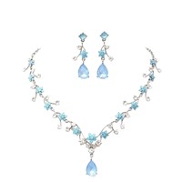 Set Kalung & Anting Berlapis Emas Wanita dengan Kristal Berbentuk Bunga Zircon Ultra-Shimmer untuk Acara Pesta