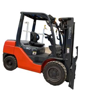Vente à prix réduit de chariot élévateur diesel Toyota 8FD30 de 3 tonnes avec 3 étages et déplaceur latéral en bon état, faible nombre d'heures - Product Image 1