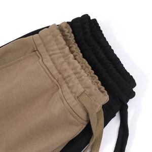 Pantaloncini Casual Estivi Essenziali con Logo Personalizzato, Etichetta Privata, Abbigliamento Streetwear 100% Cotone, Pantaloncini Jogger da Uomo alla Moda Pesanti - Product Image 3