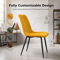 Chaise de salle à manger rembourrée jaune doré avec dossier et assise capitonnés à cannelures verticales, pieds coniques noirs pour restaurant et hôtel