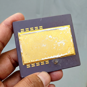 เศษซากซีพียู Intel Pentium Pro Ceramic พร้อมขาทองคำ สำหรับรีไซเคิลขยะอิเล็กทรอนิกส์ - Product Image 1