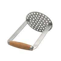 Keukenhulp voor aardappelpuree, pompoen- en bananenpuree, aardappelstamper van roestvrij staal met houten handvat